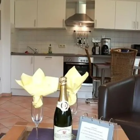 Suedstrand ,meerblick,schwimmbadnutzung Inklusive, Hauseigene Sauna شقة غورين